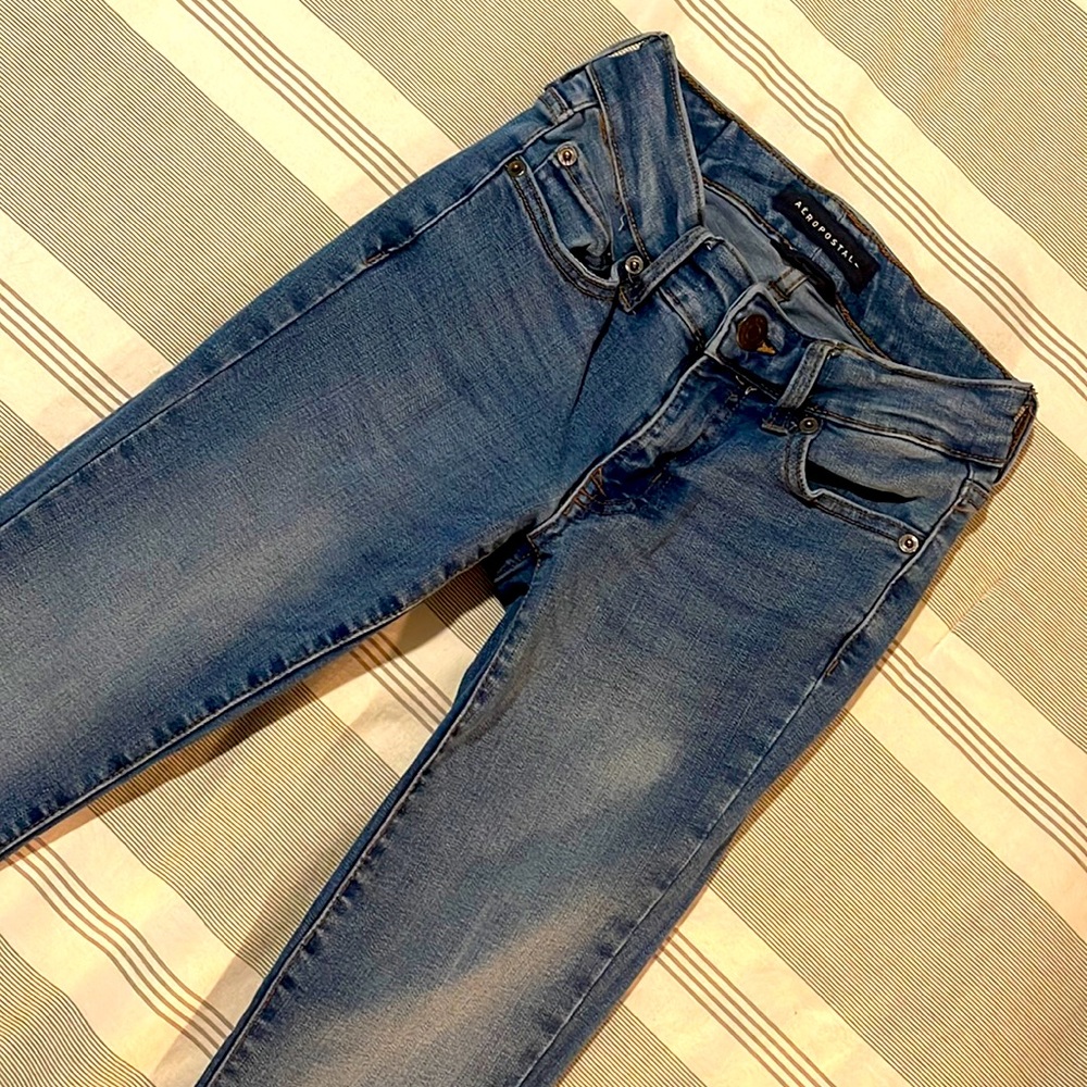 Aeropostale Low Rise Jegging 000 R gently used condition.  THESE ARE SIZE 000 R
